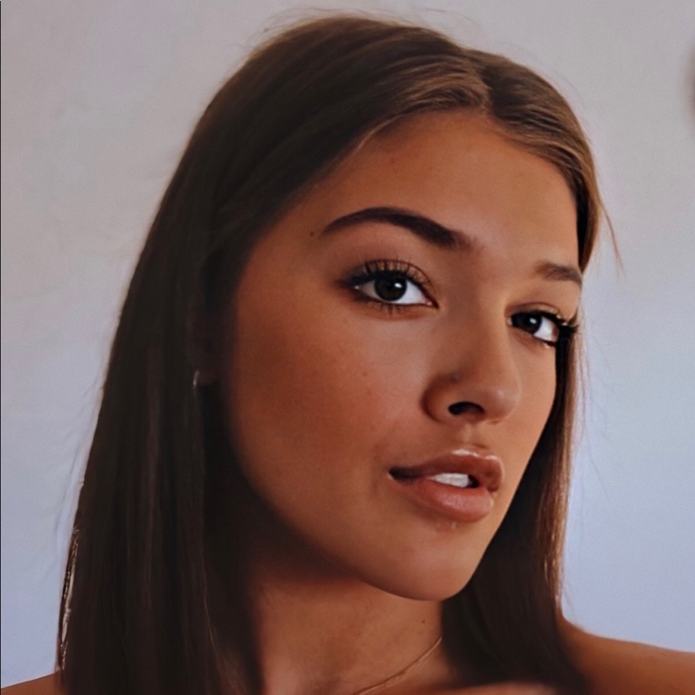 Meet your Posher, Taviana